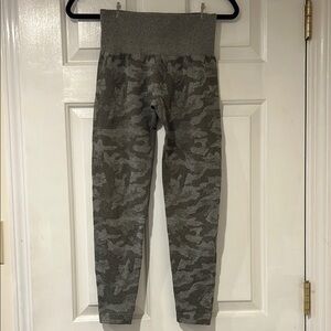 NVGTN Khaki Green Camo Seamless Leggings